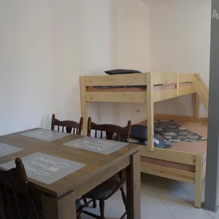 Skledar Apartment *