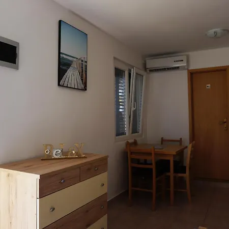 Skledar Apartment *